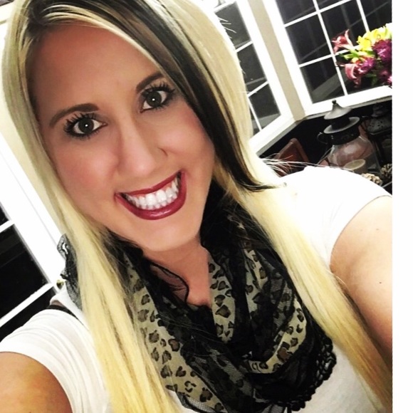 Meet your Posher, Kayla - Picture 2 of 2